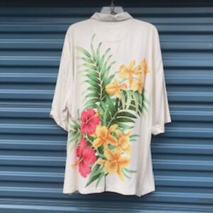 Casual Button Down Shirt . Size: Extra Large {46-48} . 100% Silk . Pusser's